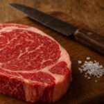 Rohes Entrecote Steak mit feiner Marmorierung